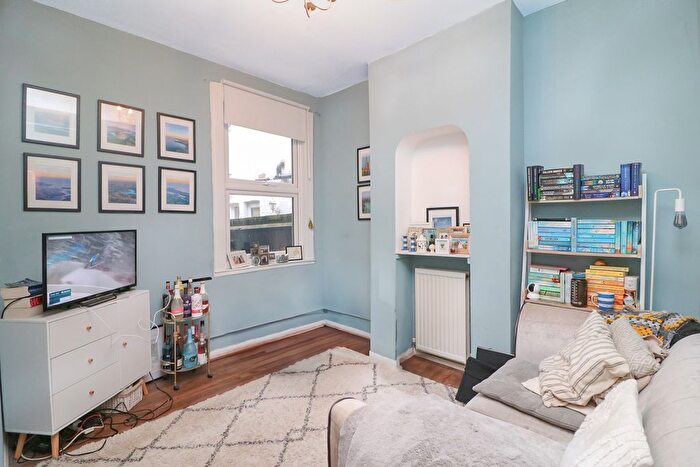 1 Bedroom Flat To Rent In Quicks Road, Wimbledon, SW19