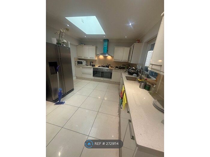 2 Bedroom Flat To Rent In Warkworth Gardens, Isleworth, TW7