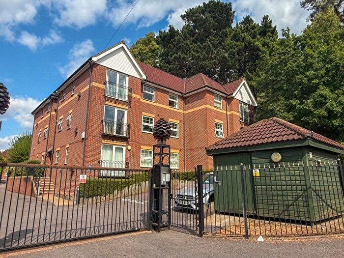 2 Bedroom Flat For Sale In Cobden Avenue, Southampton, Hampshire, SO18