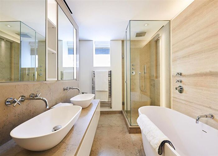 1 Bedroom Flat To Rent In Duke Street, London, W1K