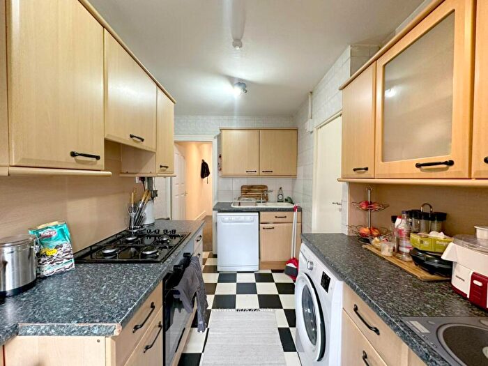 3 Bedroom Maisonette To Rent In Deacon Road, Willesden Green, NW2