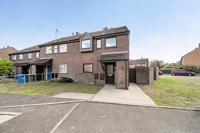 3 Bedroom Semi-Detached House For Sale In Herald Way, Bicester, OX26