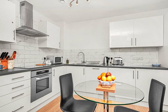 1 Bedroom Flat For Sale In Hardwicks Square, Wandsworth Park, SW18