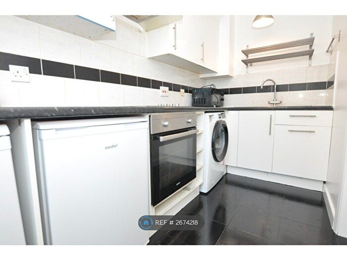 1 Bedroom Flat To Rent In New Ash Close, London, N2