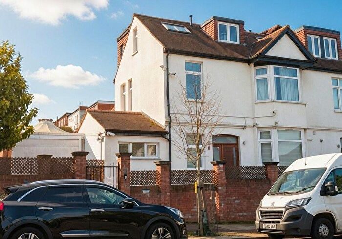 4 Bedroom Semi Detached House For Sale In Limes Avenue, Golders Green, London, NW11