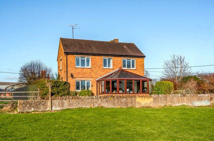 3 Bedroom Detached House For Sale In Upper Heyford, Northamptonshire, NN7