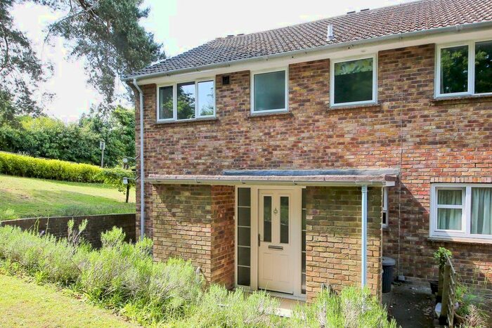 3 Bedroom Flat To Rent In Mount Harry Road, Sevenoaks, TN13