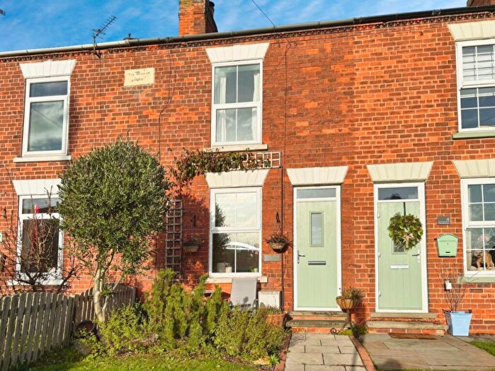 3 Bedroom Terraced House For Sale In Station Road, Walkeringham, Doncaster, DN10