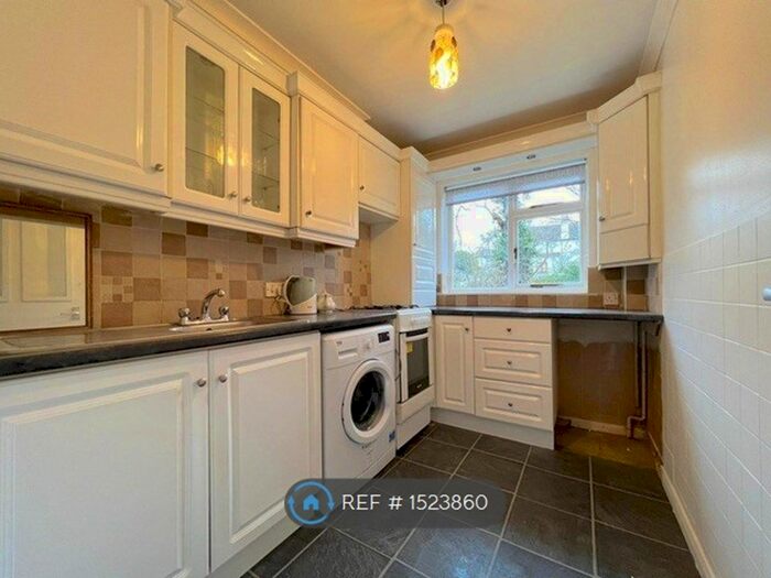 1 Bedroom Flat To Rent In North Finchley, London, N12
