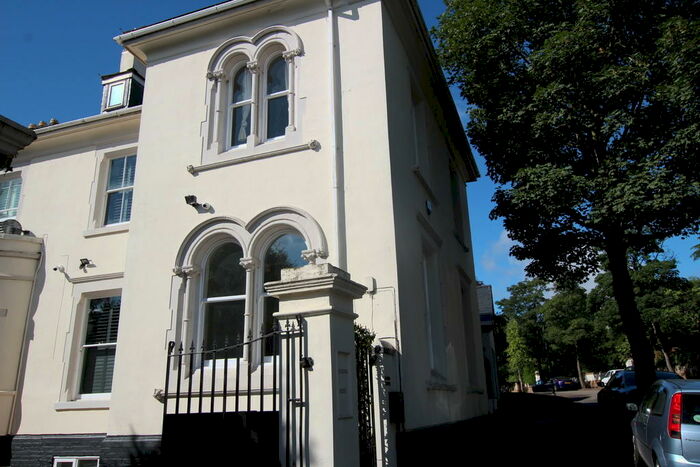 2 Bedroom Apartment To Rent In Cavendish Crescent North, The Park, NG7