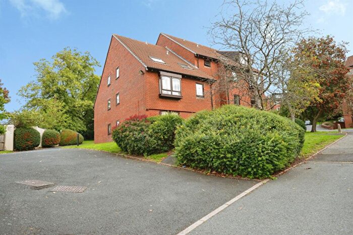 2 Bedroom Apartment For Sale In Moncrieffe Close, Dudley, DY2