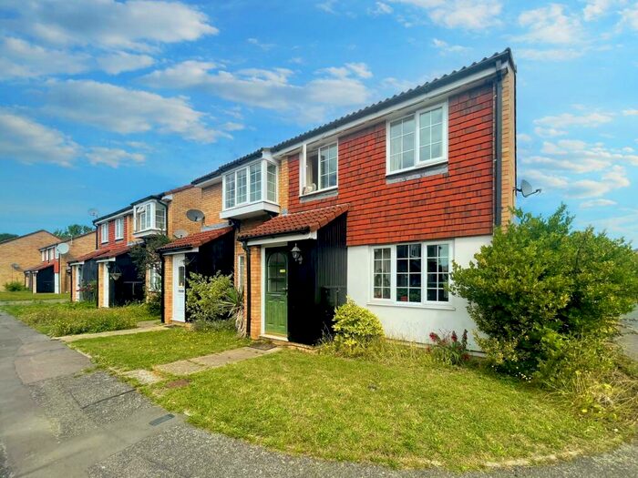 3 Bedroom Semi-Detached House To Rent In Tamarin Gardens, CB1