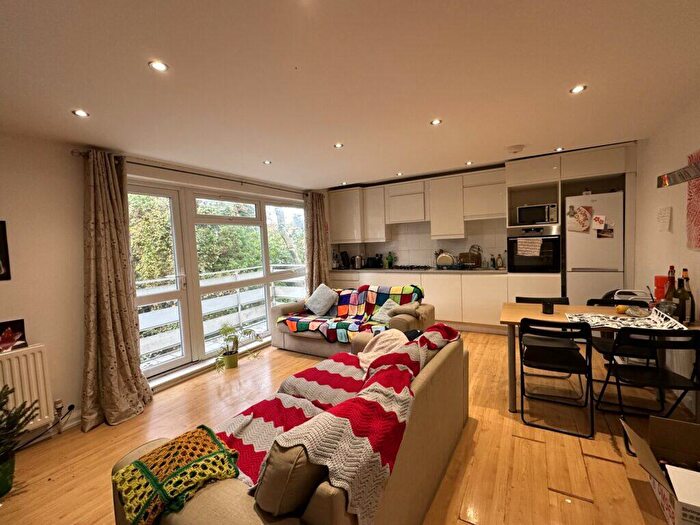 4 Bedroom Apartment To Rent In Willow Bank Court - Fallowfield - £ Pppw, M14