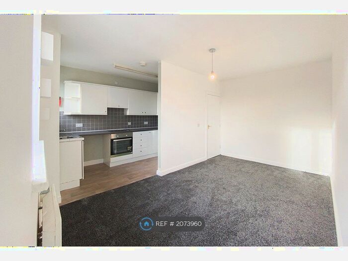 2 Bedroom Maisonette To Rent In Hyde Road, Manchester, M18