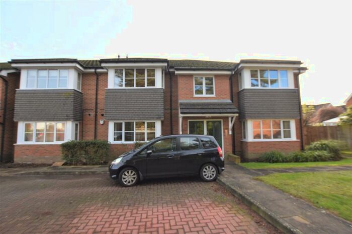 2 Bedroom Flat To Rent In Milestone View Court, Lowfield Road, RG4