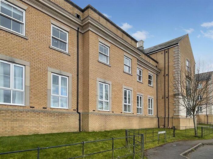 2 Bedroom Flat For Sale In Woodbury House, The Crescent, Salisbury, SP2