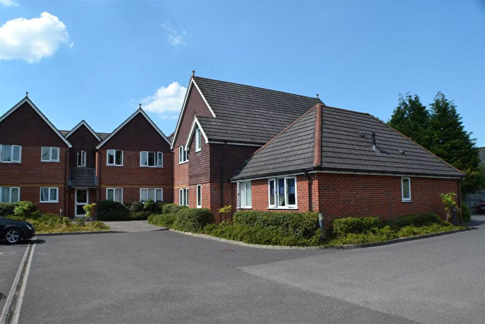 2 Bedroom Flat To Rent In Landseer Court, Tadley, RG26