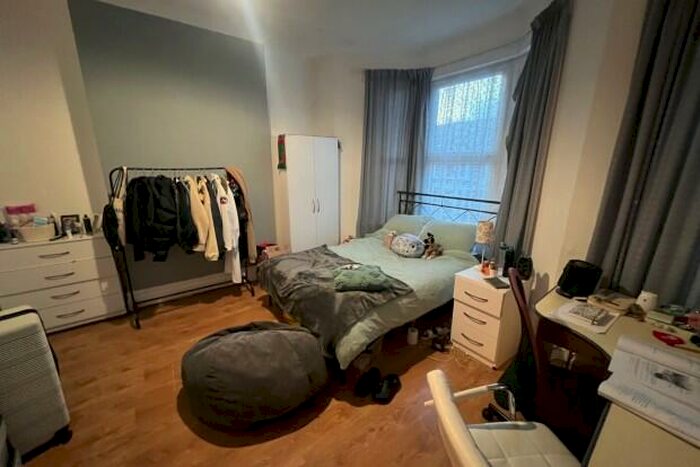 5 Bedroom Terraced House To Rent In Monthermer Road Cardiff, CF24