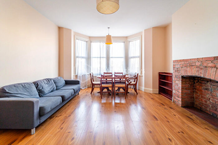 2 Bedroom Flat To Rent In Bowes Road, Bounds Green, London, N11
