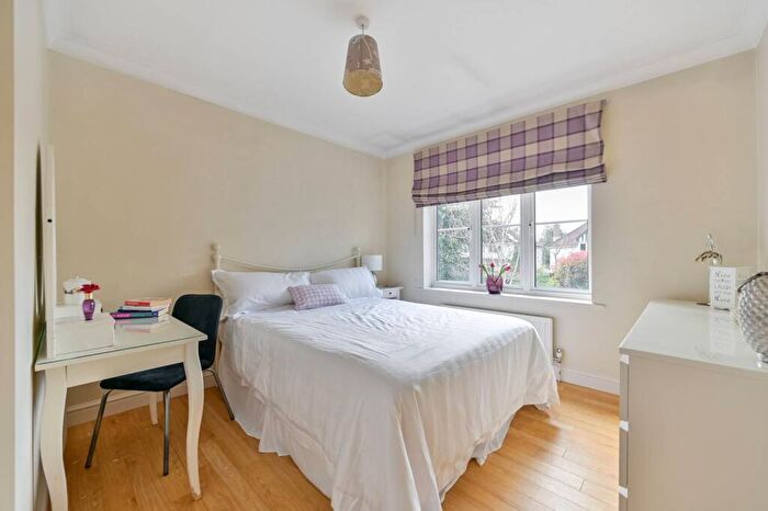 5 Bedroom Detached House For Sale In Ray Meadow, Maidenhead, SL6