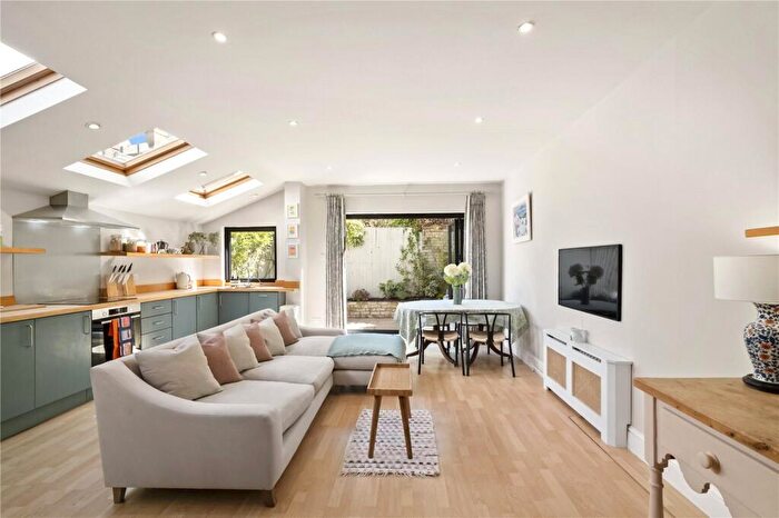 2 Bedroom Apartment For Sale In Mysore Road, London, SW11