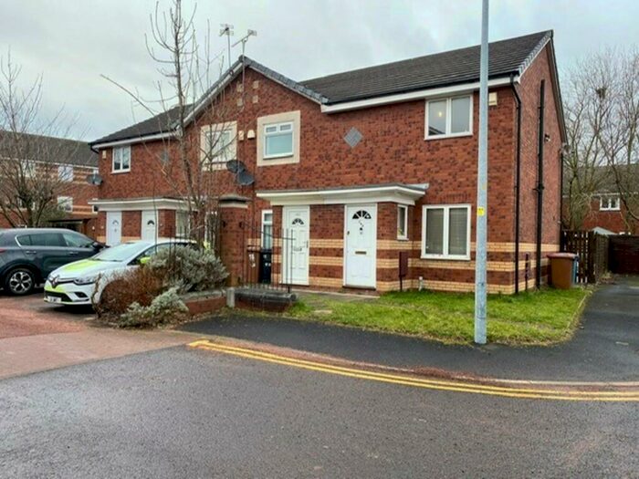 2 Bedroom Mews To Rent In Blackburn Street, Trinity Riverside, M3