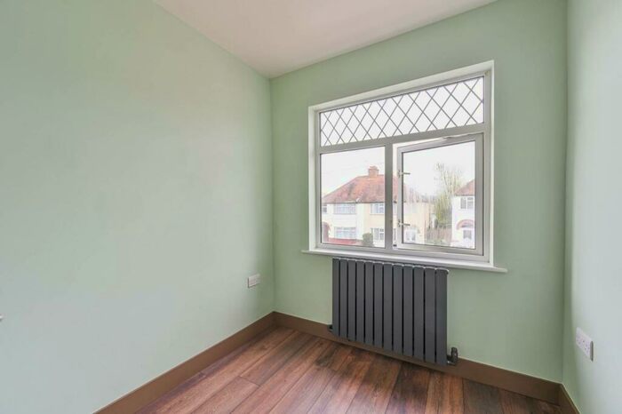 3 Bedroom Semi-Detached House To Rent In Glenthorne Gardens, Sutton Common, Sutton, SM3