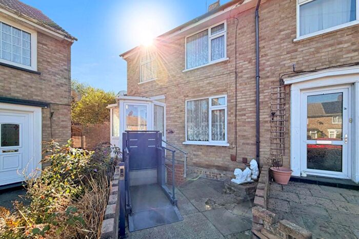 2 Bedroom End Of Terrace House For Sale In Gloucester Close, Rainham, Gillingham, ME8