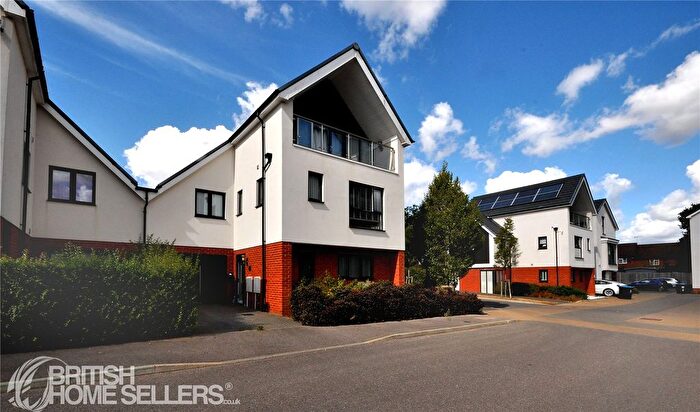 4 Bedroom Detached House For Sale In Carrolls Way, Oxted, Surrey, RH8