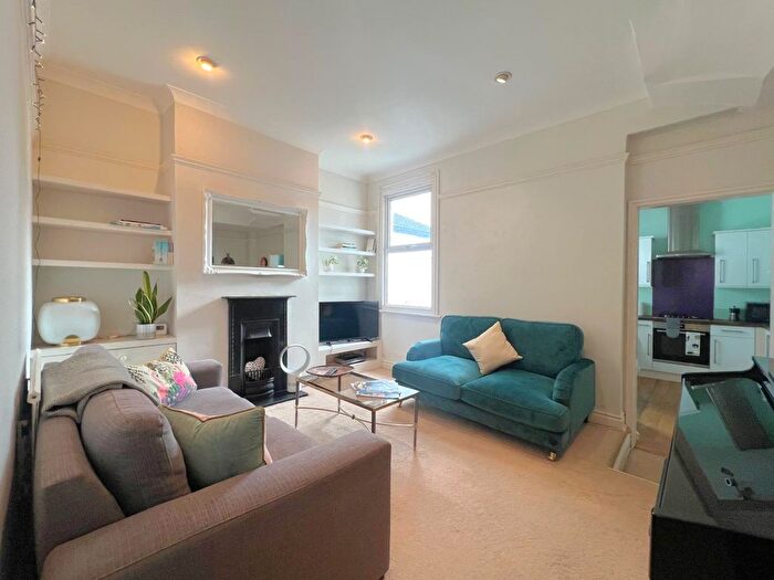 2 Bedroom Maisonette To Rent In Cowper Road, SW19