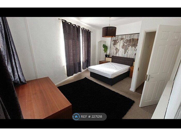 6 Bedroom Semi-Detached House To Rent In River View, Bristol, BS16