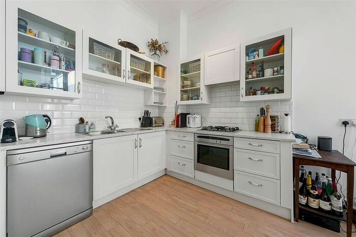 2 Bedroom Flat To Rent In St George's Square, Pimlico, London, SW1V