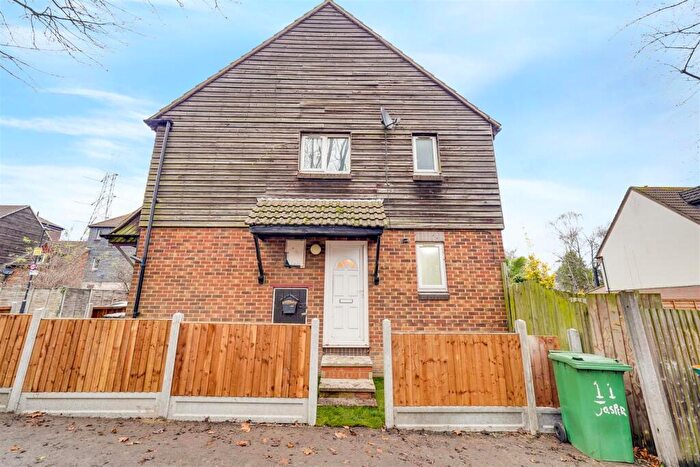 1 Bedroom Maisonette For Sale In Jasper Road, West Beckton, E16