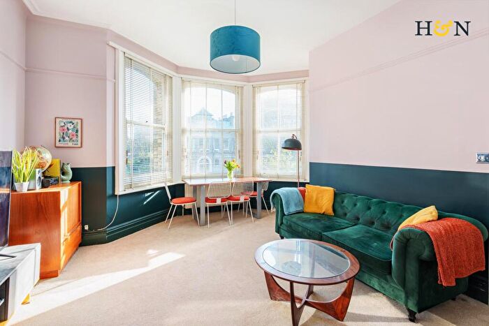 1 Bedroom Flat For Sale In Eaton Gardens Mansions, Eaton Gardens, Hove, BN3