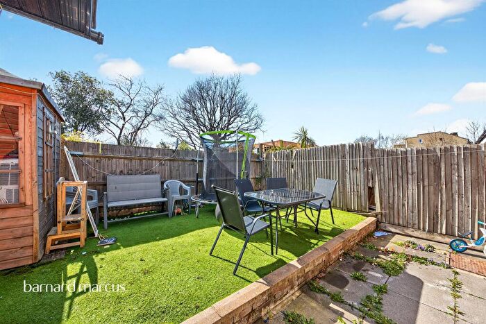 3 Bedroom House For Sale In Ireland Place, London, N22