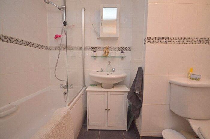 2 Bedroom Apartment To Rent In Chaplaincy Gardens, Hornchurch, Essex, RM11