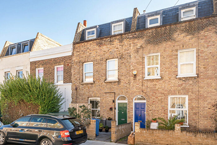 2 Bedroom Apartment For Sale In Mina Road, London, SE17