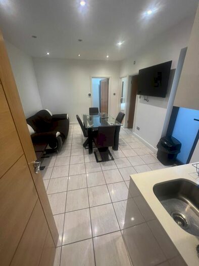 2 Bedroom Flat To Rent In Harringay Gardens, London, N8