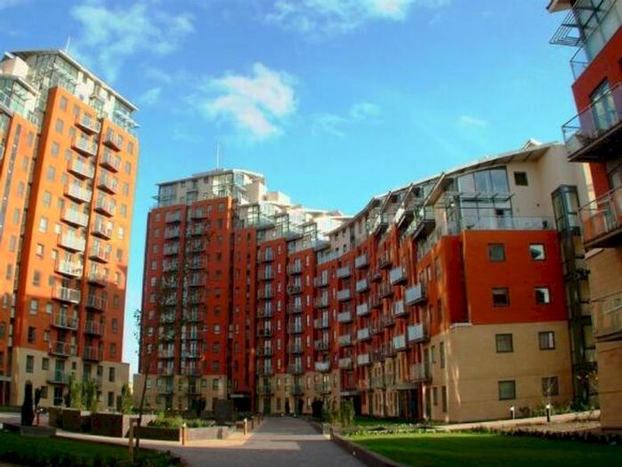 2 Bedroom Flat To Rent In Westray, Leeds, LS12