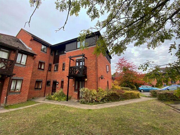 2 Bedroom Flat To Rent In Roebuck Court, Didcot, Oxfordshire, OX11