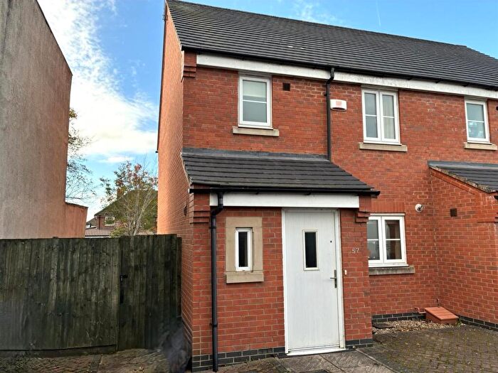 3 Bedroom House For Sale In Two Steeples Square, Wigston, LE18