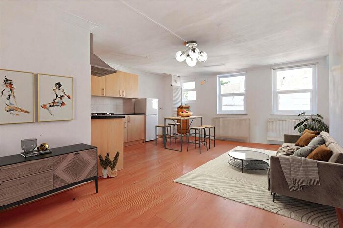 2 Bedroom Flat To Rent In Streatham High Road, London, SW16