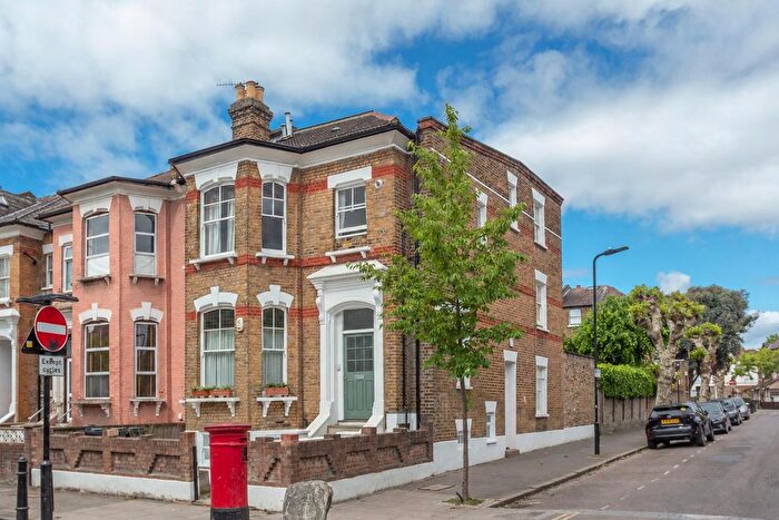 2 Bedroom Flat For Sale In Osbaldeston Road, London, N16