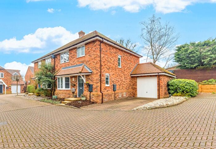 3 Bedroom Semi Detached House For Sale In Scarff Close, Mardley Heath, Welwyn, Hertfordshire, AL6