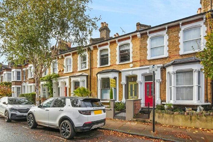 3 Bedroom Terraced House For Sale In Dresden Road, London, N19