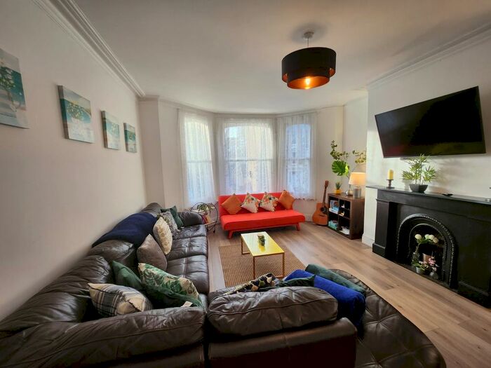 3 Bedroom Maisonette To Rent In Denmark Villas, Hove, BN3