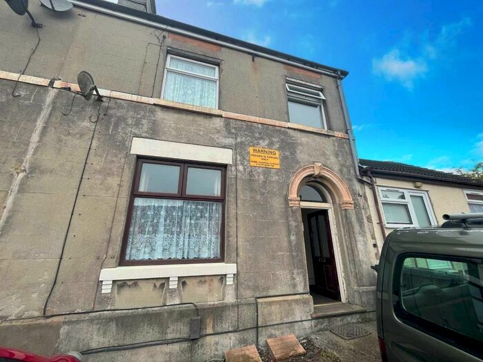 1 Bedroom Flat To Rent In Dyke Street, Stoke-On-Trent, Staffordshire, ST1