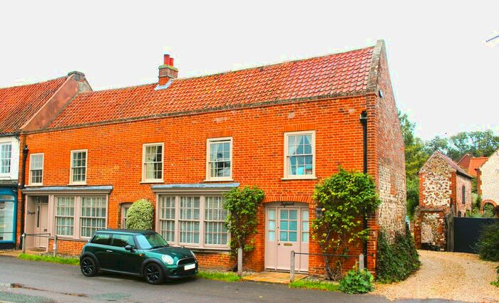 3 Bedroom Semi-Detached House To Rent In Market Place, Norfolk, PE31