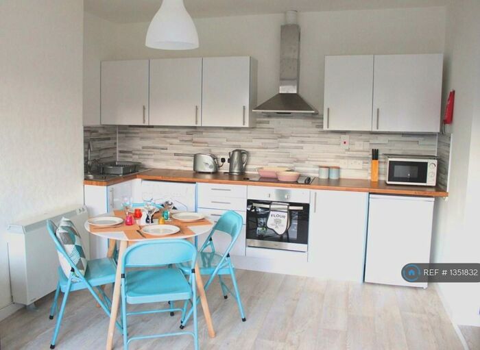 4 Bedroom Flat To Rent In Craigievar Place, Aberdeen, AB10