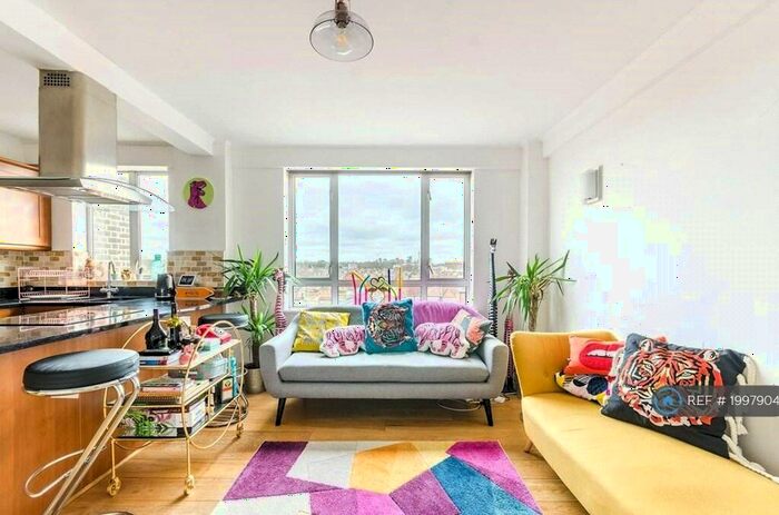 2 Bedroom Flat To Rent In Ormsby Lodge, The Avenue, W4